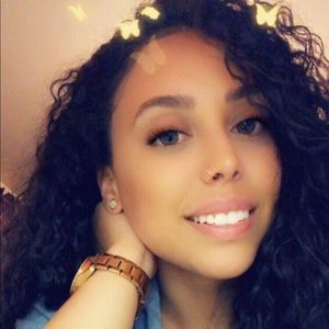 Meet your Posher, Tia